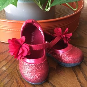 💐👧🏻 adorable sparkle shoes!!